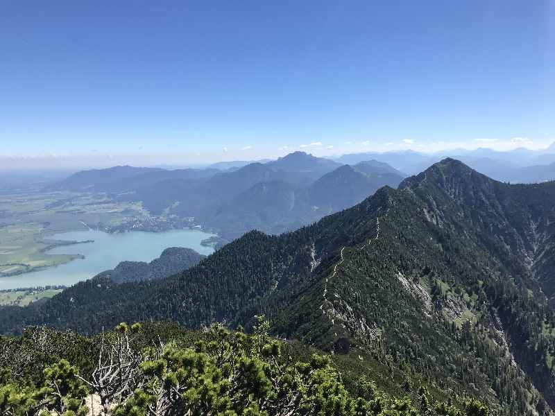 Herzogstand - der Blick vom Heimgarten auf den Herzogstand Gipfel