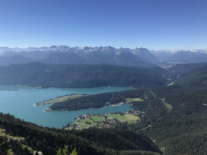 Zwergern - der bekannte Blick auf die Halbinsel Zwergern im Walchensee