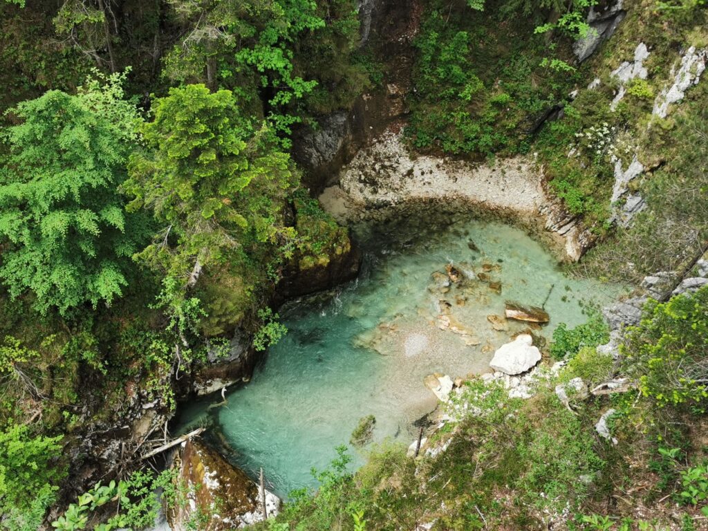 Die schönsten Orte in Deutschland - die Leutaschklamm mit der türkisgrünen Leutasch ist Einer davon