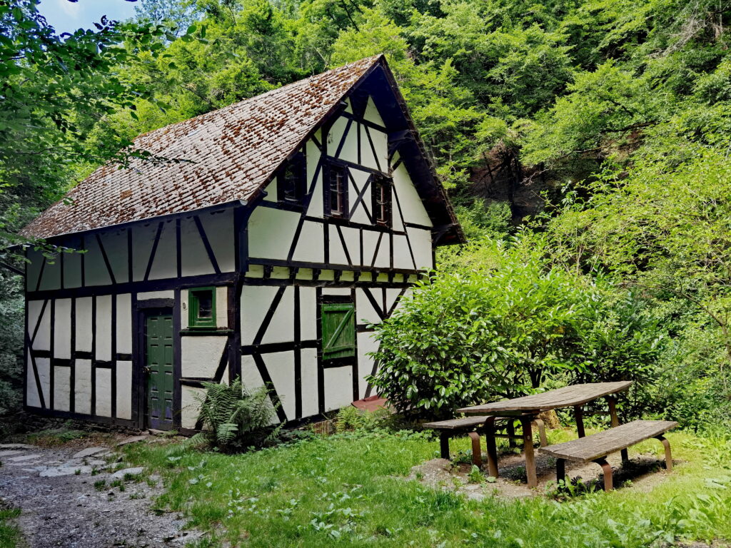 Die schönsten Orte in Deutschland - historische Mühle in der Baybachklamm