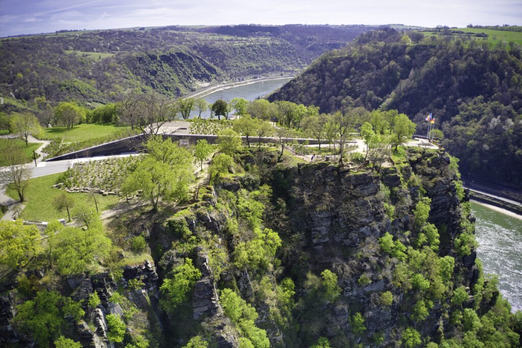 Die Loreley mit dem Felsen am Rhein zählt zu den schönsten Orten in Deutschland