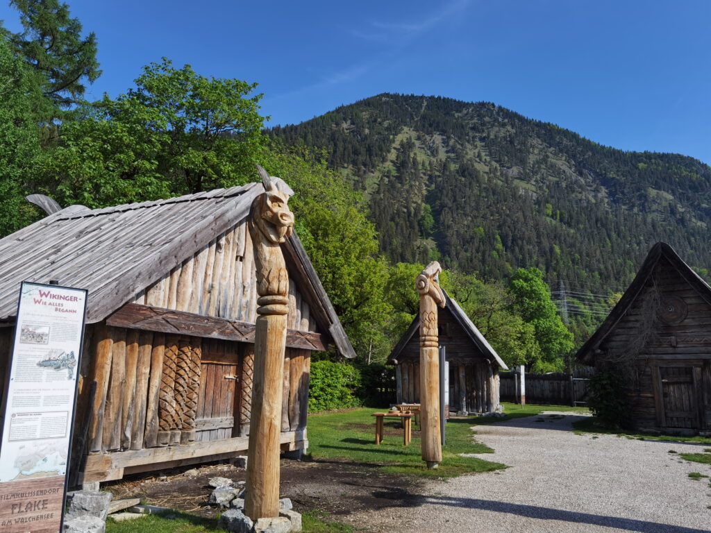 Das sind die Hütten im Wikingerdorf Flake